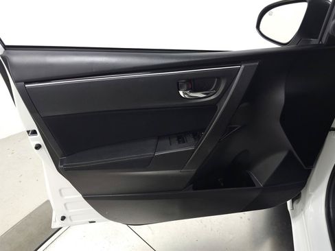 Used 2018 Toyota Corolla LE FWD image 11