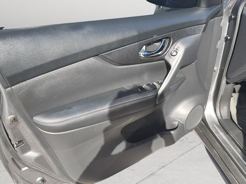 Used 2020 Nissan Rogue SV FWD image 19