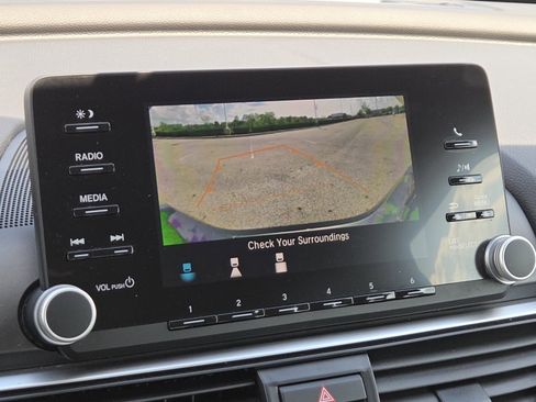 Used 2018 Honda Accord LX image 9