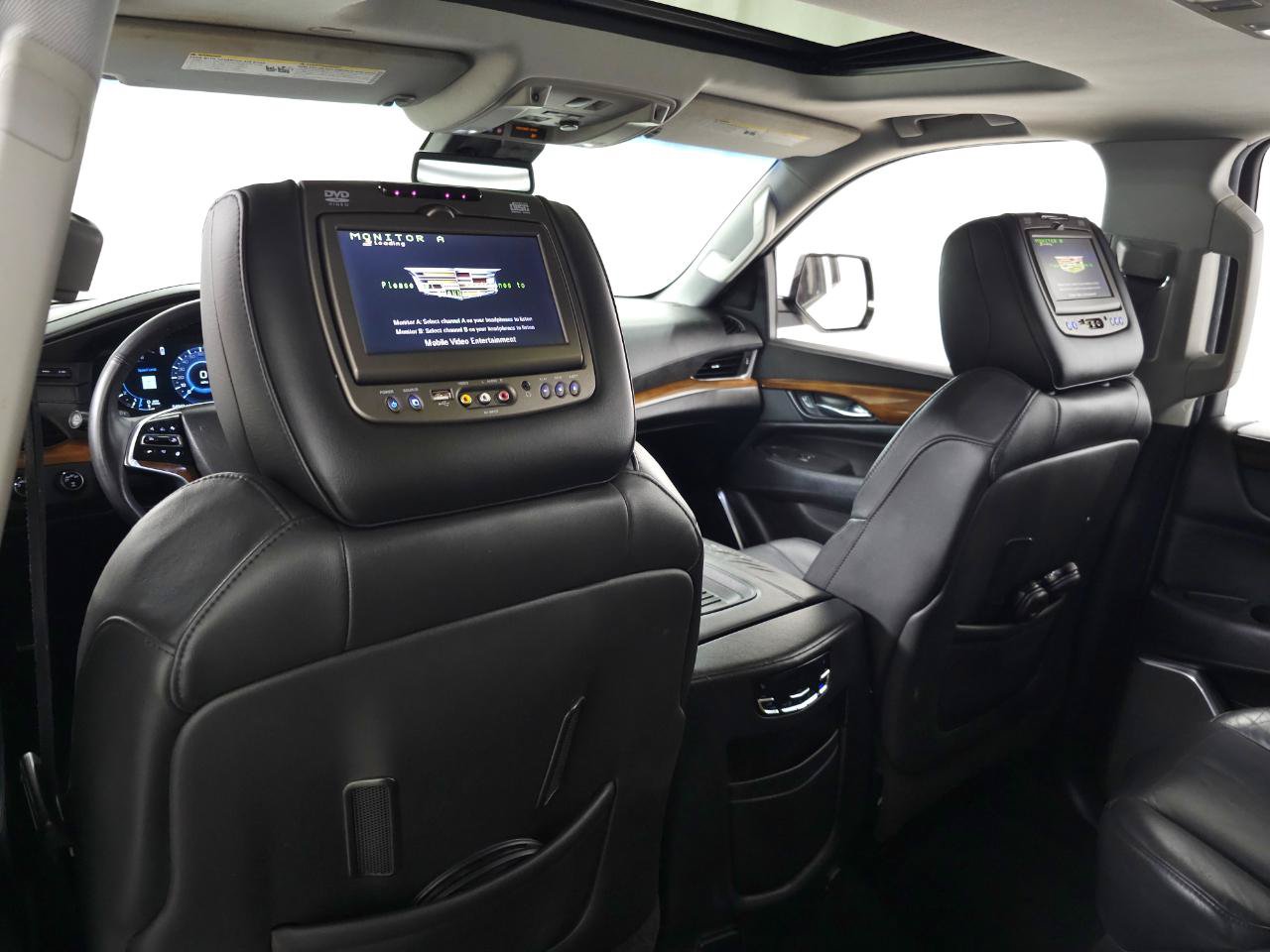 Used 2017 Cadillac Escalade Luxury AWD/4WD image 32