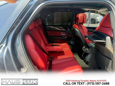 Used 2017 Bentley Bentayga AWD/4WD image 30