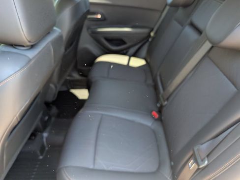 Used 2022 Chevrolet Trax LT w/ LT Convenience Package AWD/4WD image 9