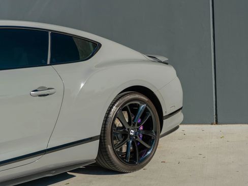 Used 2022 Bentley Continental GT image 27