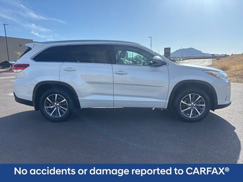 Used 2017 Toyota Highlander XLE w/ Carpet Mat Package AWD/4WD image 4
