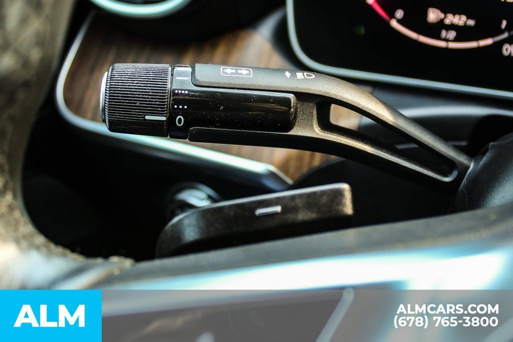 Used 2025 Mercedes-Benz C 300 Sedan image 29