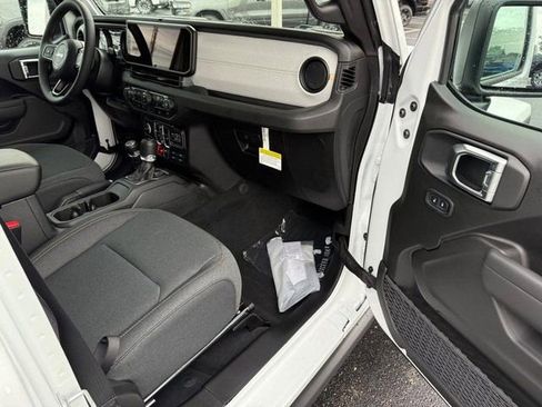 New 2025 Jeep Gladiator Willys image 15