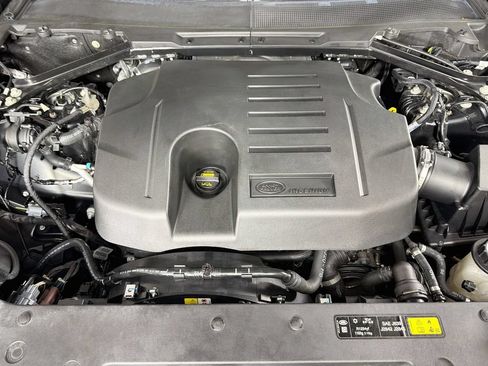Certified 2023 Land Rover Defender 130 X-Dynamic SE AWD/4WD image 33