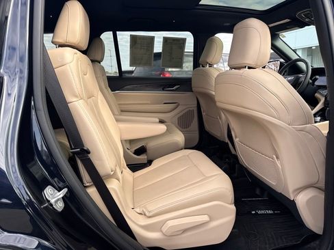 Used 2023 Jeep Grand Cherokee L Limited image 16