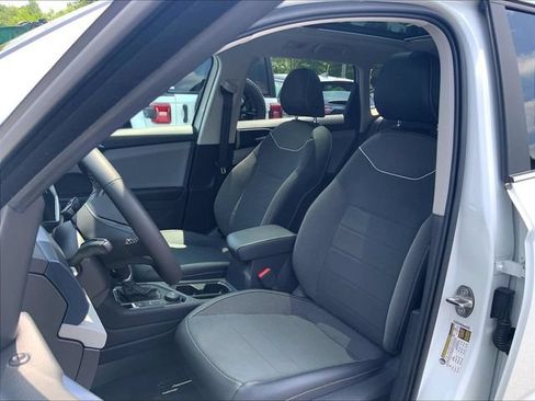 Certified 2023 Volkswagen Taos SE w/ Panoramic Sunroof Package AWD/4WD image 5