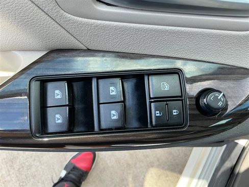 Used 2017 Toyota Sienna XLE Premium AWD/4WD image 29