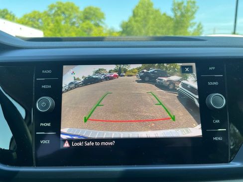 Certified 2022 Volkswagen Taos SE w/ Panoramic Sunroof Package AWD/4WD image 20