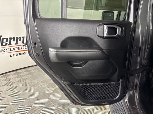 Used 2021 Jeep Gladiator Overland image 22