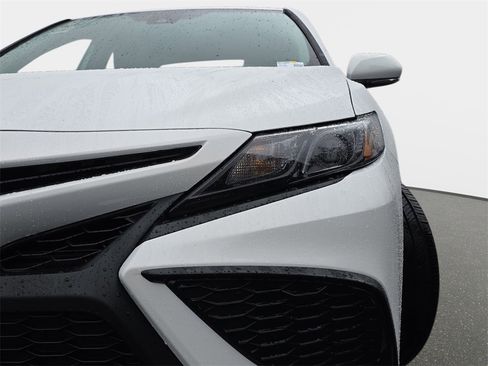 Used 2024 Toyota Camry SE image 35