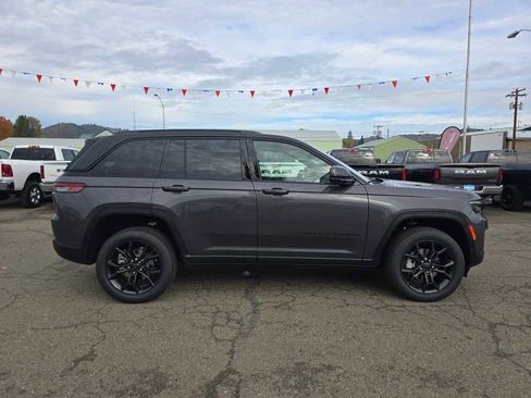 New 2025 Jeep Grand Cherokee Limited image 6