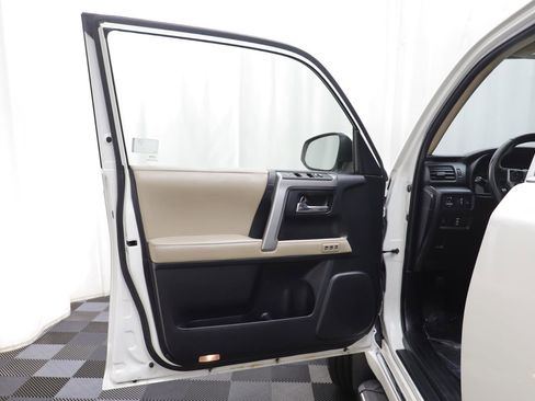 Used 2014 Toyota 4Runner Limited image 4