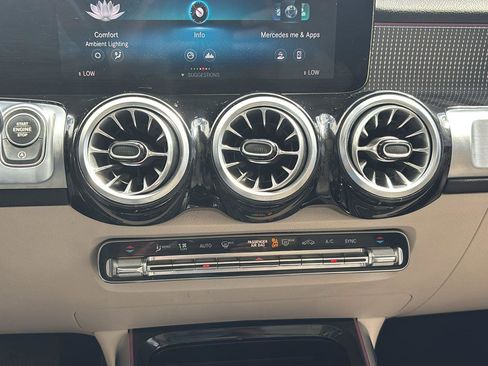 Used 2022 Mercedes-Benz GLB 250 image 31