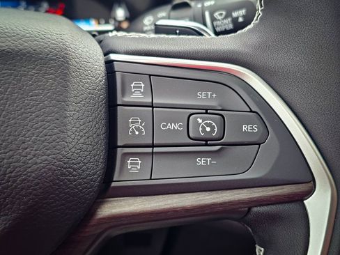 New 2025 Jeep Grand Cherokee Limited image 22