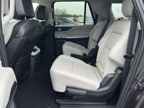 New 2026 Lincoln Navigator L Reserve w/ Jet Appearance Package image 16