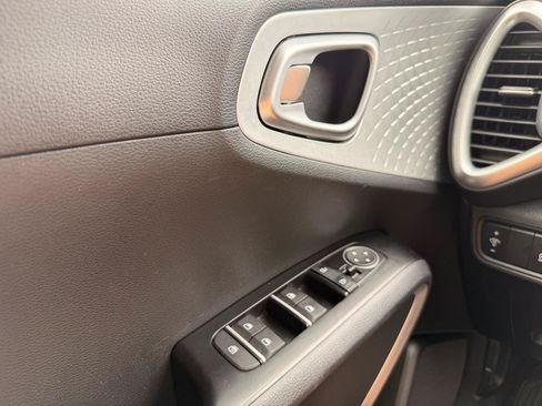 Used 2020 Kia Soul LX FWD image 23