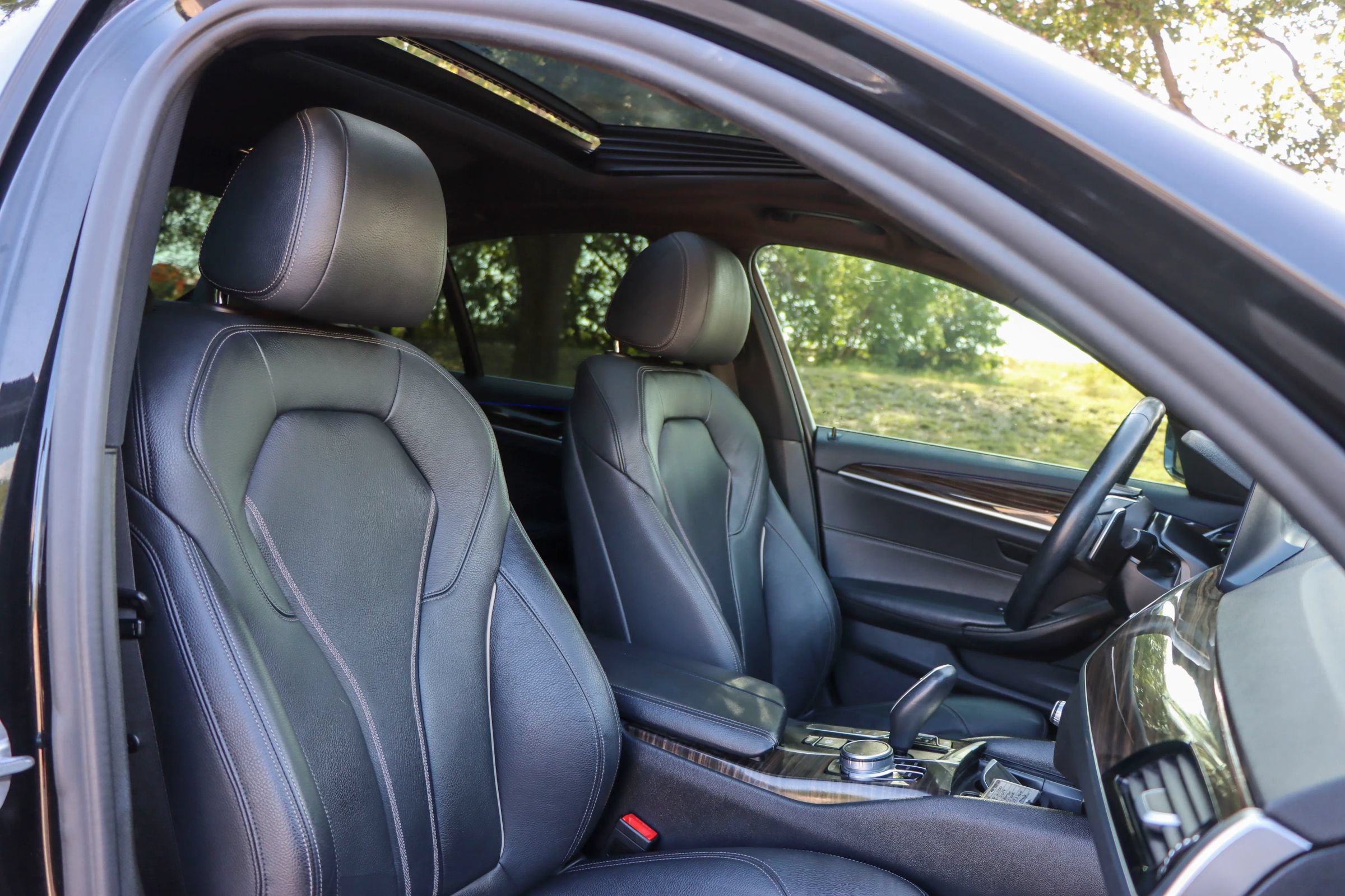 Used 2019 BMW 530e w/ Convenience Package RWD image 21
