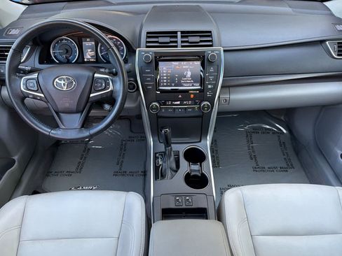 Used 2015 Toyota Camry XLE w/ Moonroof Package FWD image 3