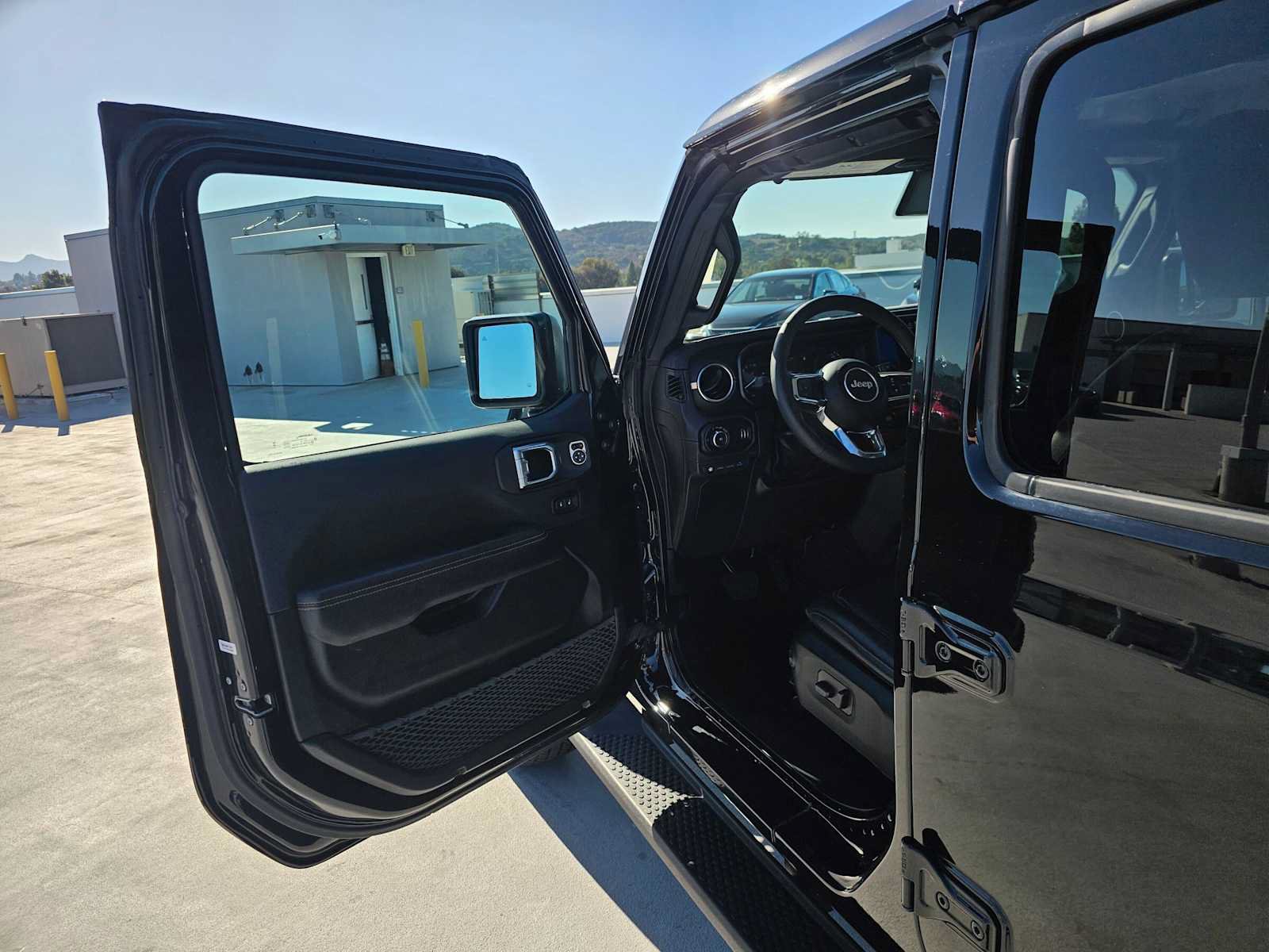 Used 2024 Jeep Wrangler Unlimited Sahara w/ Technology Group AWD/4WD image 19