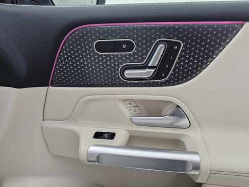 Certified 2025 Mercedes-Benz GLB 250 4MATIC image 18