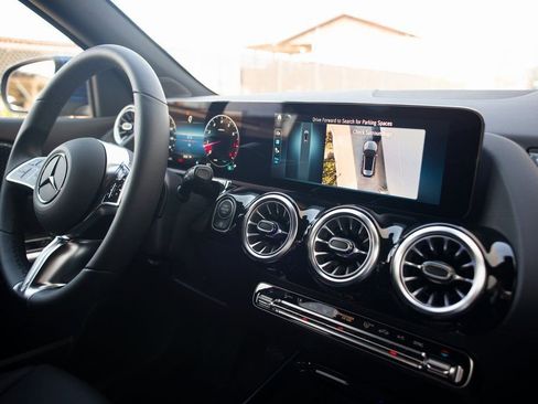 Certified 2025 Mercedes-Benz GLA 250 4MATIC image 30