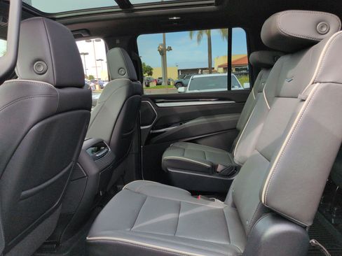 New 2025 Cadillac Escalade ESV Sport w/ LPO, Floor Liner Package AWD/4WD image 88
