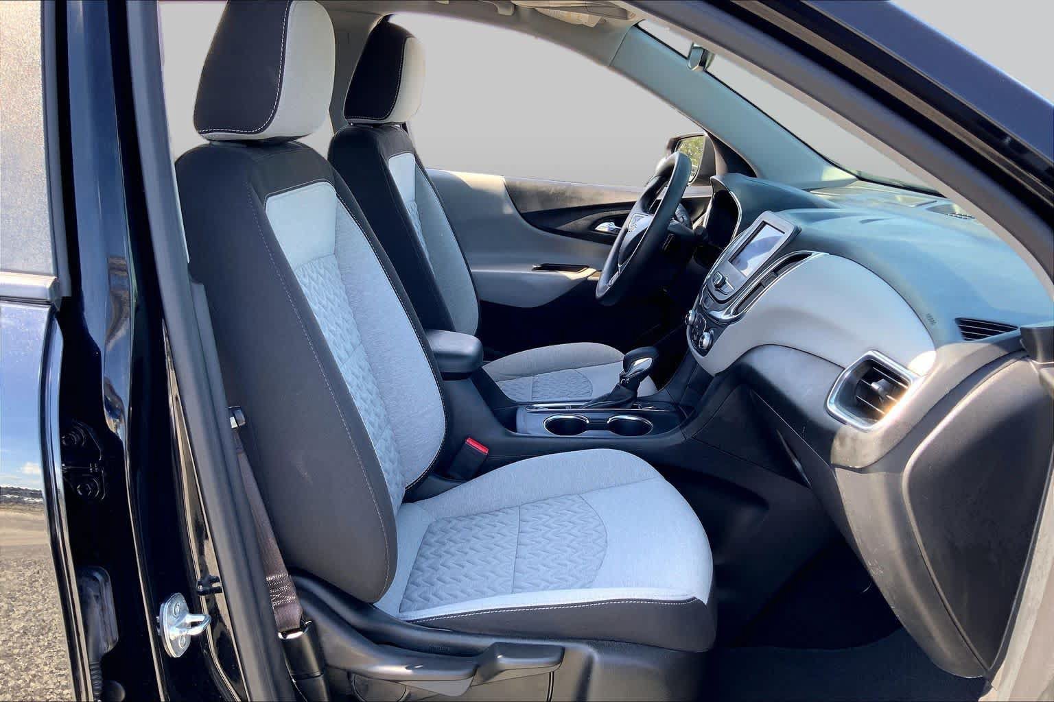 Used 2023 Chevrolet Equinox LS w/ LS Convenience Package FWD image 9