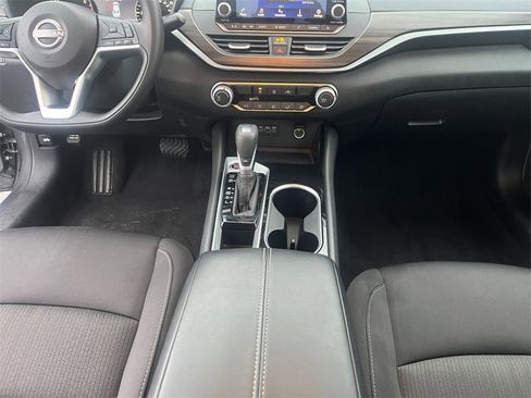 Used 2024 Nissan Altima 2.5 SV image 19