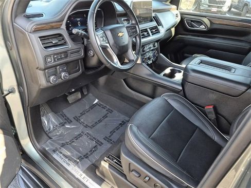 Used 2023 Chevrolet Suburban Premier image 23