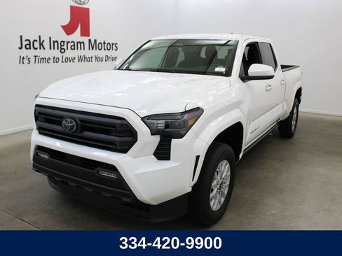 Used 2025 Toyota Tacoma SR5 AWD/4WD image 1