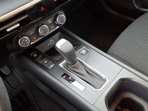 Used 2025 Nissan Kicks S image 27