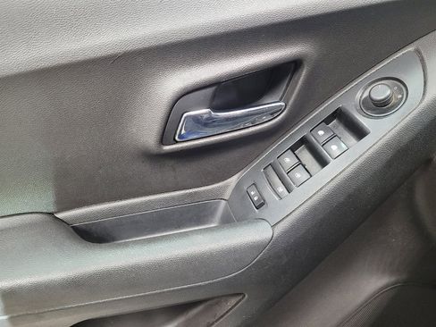 Used 2017 Chevrolet Trax LT image 27