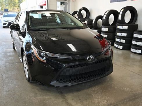 Certified 2022 Toyota Corolla LE image 3