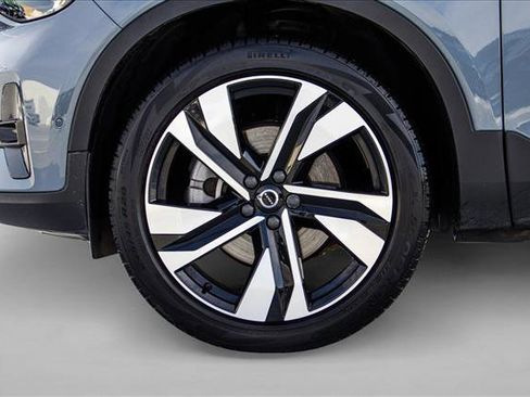Used 2023 Volvo XC40 B5 Ultimate w/ Protection Package Premier image 9
