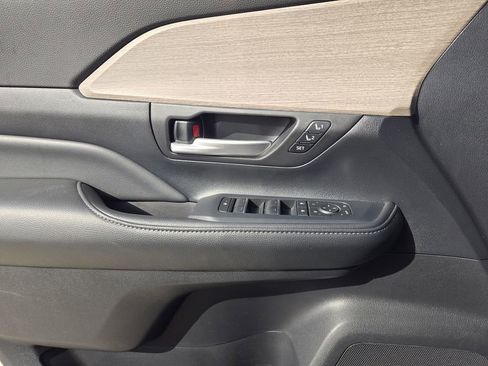 Certified 2025 Toyota Grand Highlander AWD image 25