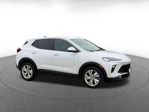 Used 2025 Buick Encore GX Preferred FWD image 2