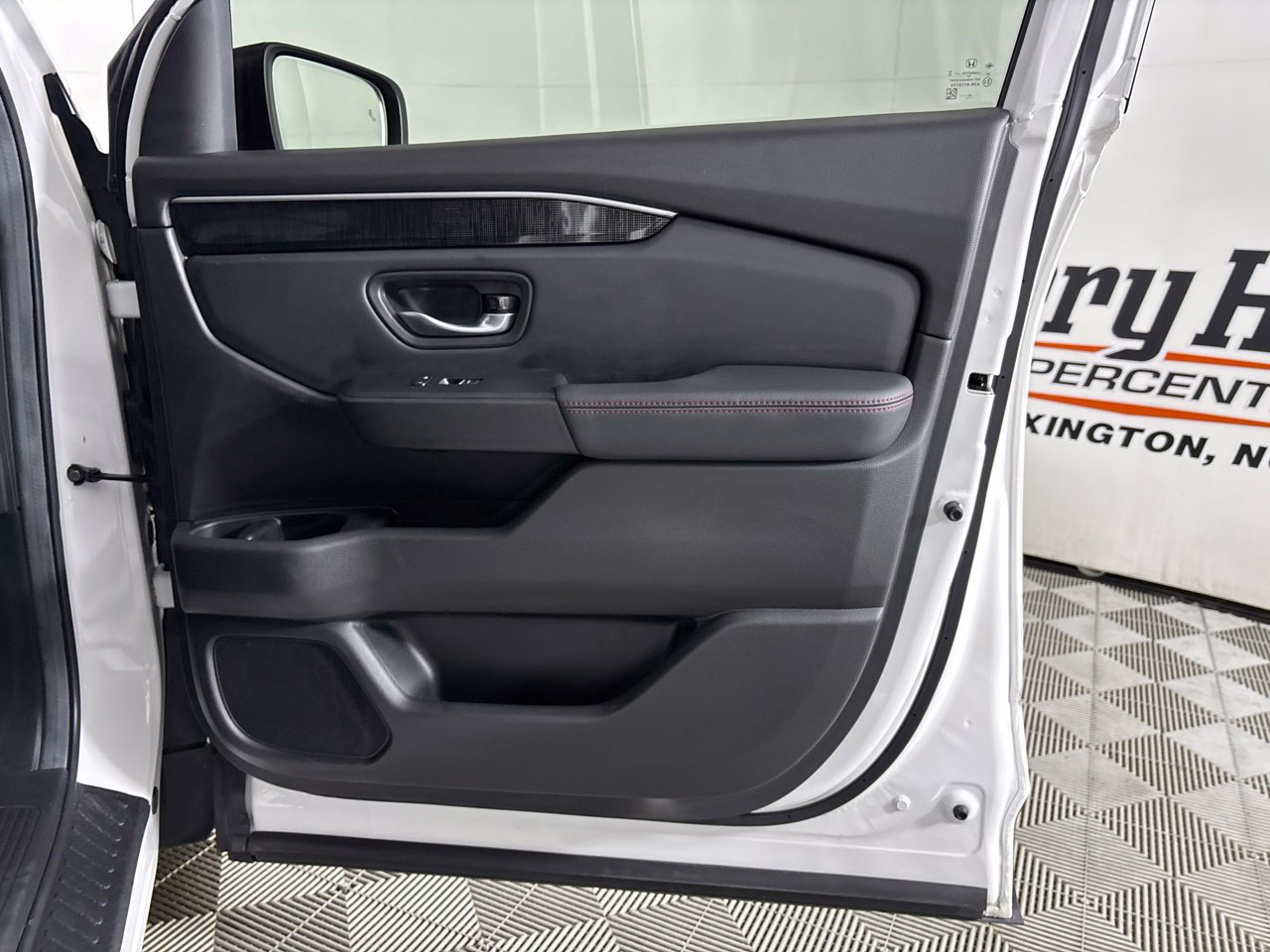 Used 2025 Honda Pilot Black Edition image 35