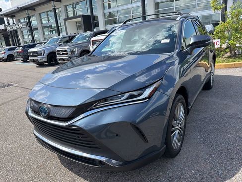 Used 2021 Toyota Venza XLE w/ Softex Package AWD/4WD image 1