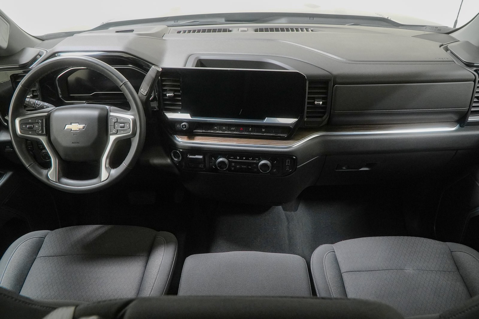 Used 2025 Chevrolet Silverado 1500 LT AWD/4WD image 25