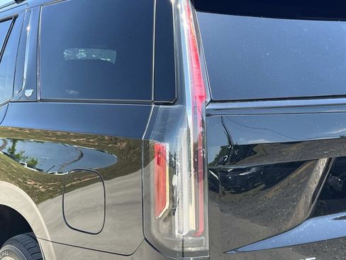 Used 2021 Cadillac Escalade Sport w/ Driver Assist Tech Package AWD/4WD image 9
