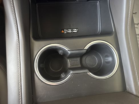 Used 2024 GMC Yukon XL SLT image 24