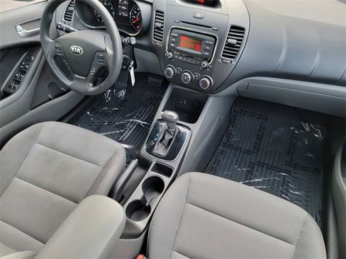 Used 2017 Kia Forte LX image 38