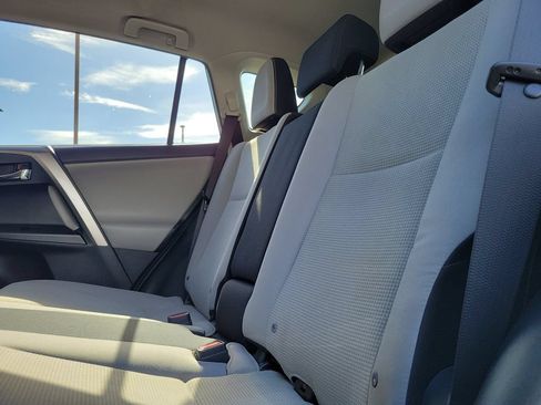 Used 2018 Toyota RAV4 XLE FWD image 16