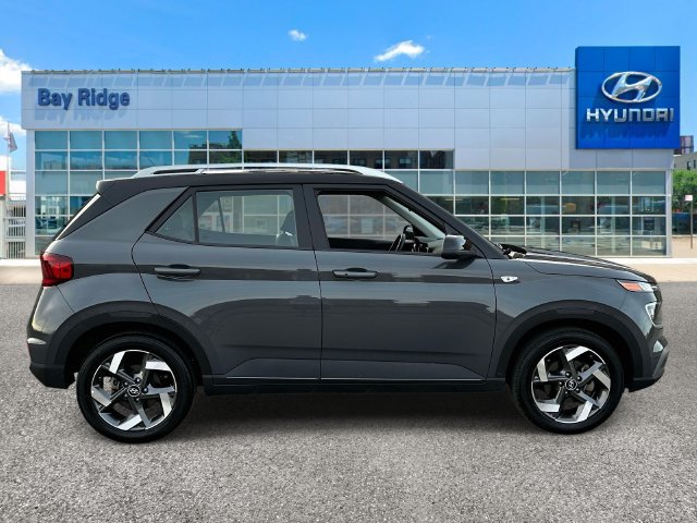 Used 2025 Hyundai Venue Limited FWD image 2