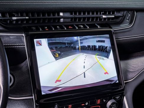 Used 2022 Jeep Grand Cherokee Limited image 23