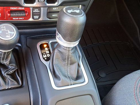 Used 2024 Jeep Wrangler Unlimited Rubicon w/ Safety Group image 14