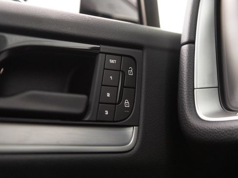 Certified 2026 Porsche Cayenne S AWD/4WD image 19